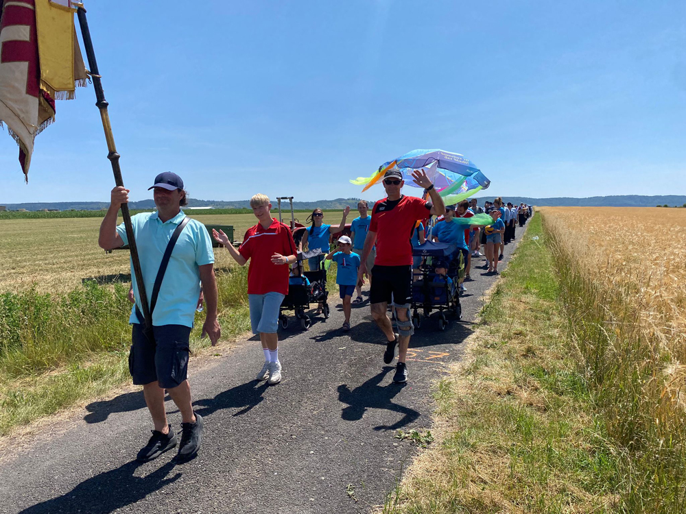 Fahnnenjunker Thomas Scherer und Vorstand Volker Prehmus